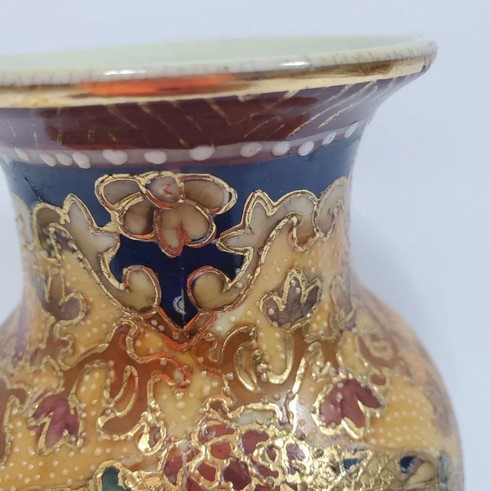 Vintage Japanese Satsuma Moriage Vase 7.5